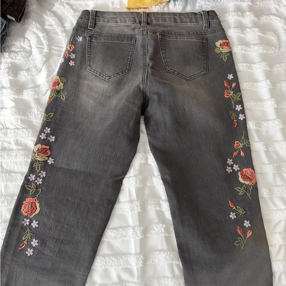 Indigo Thread Co Embroidered Women's Ankle Jeans - Picture 5 of 7